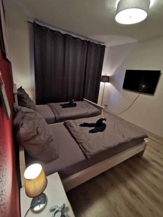 Liebevoll Eingerichtete Ferienwohnung - Zentrale Lage - Netflix & Paytv Wilhelmshaven Esterno foto