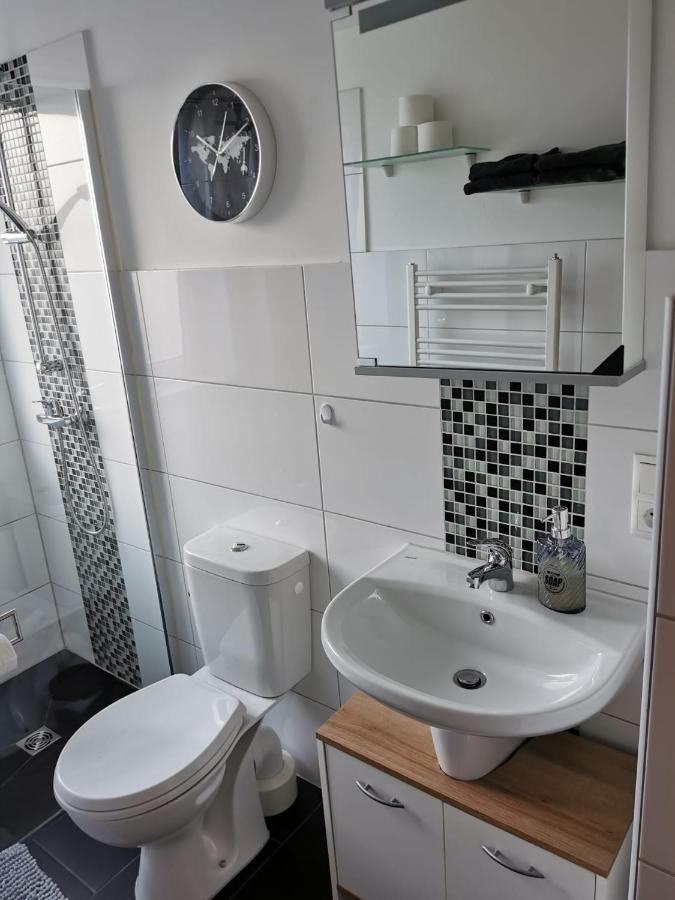 Liebevoll Eingerichtete Ferienwohnung - Zentrale Lage - Netflix & Paytv Wilhelmshaven Esterno foto