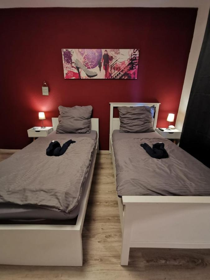 Liebevoll Eingerichtete Ferienwohnung - Zentrale Lage - Netflix & Paytv Wilhelmshaven Esterno foto